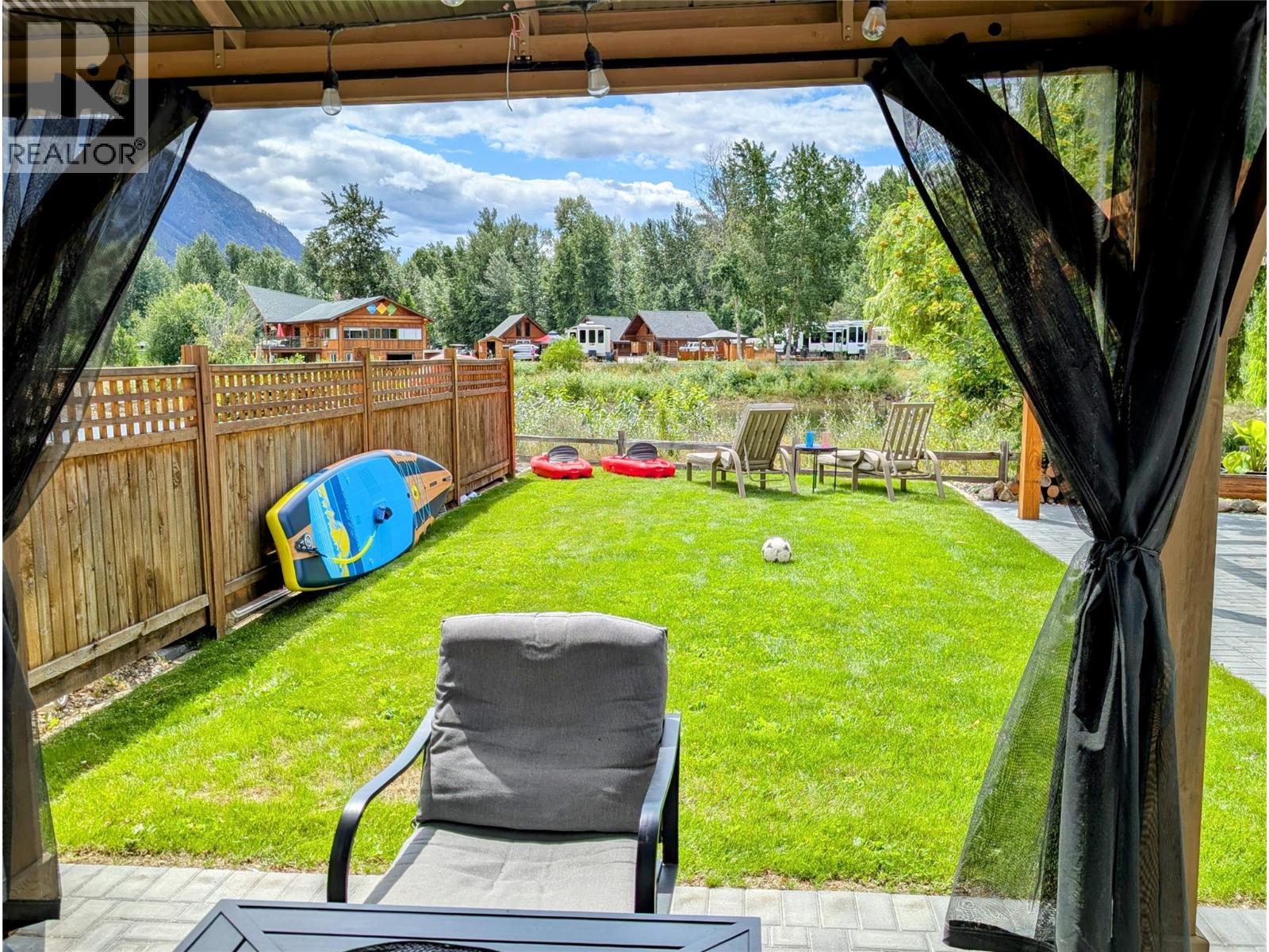 27 Cottonwood Drive, Lee Creek, BC