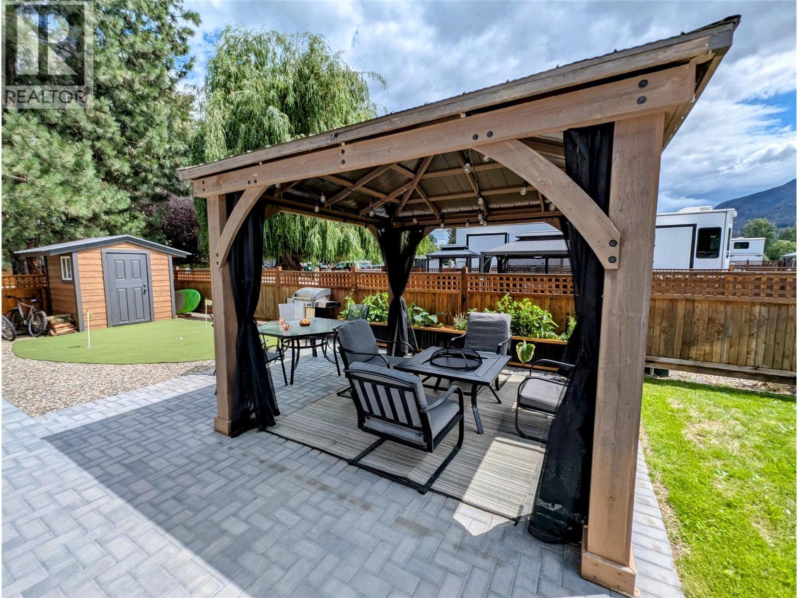 27 Cottonwood Drive, Lee Creek, BC