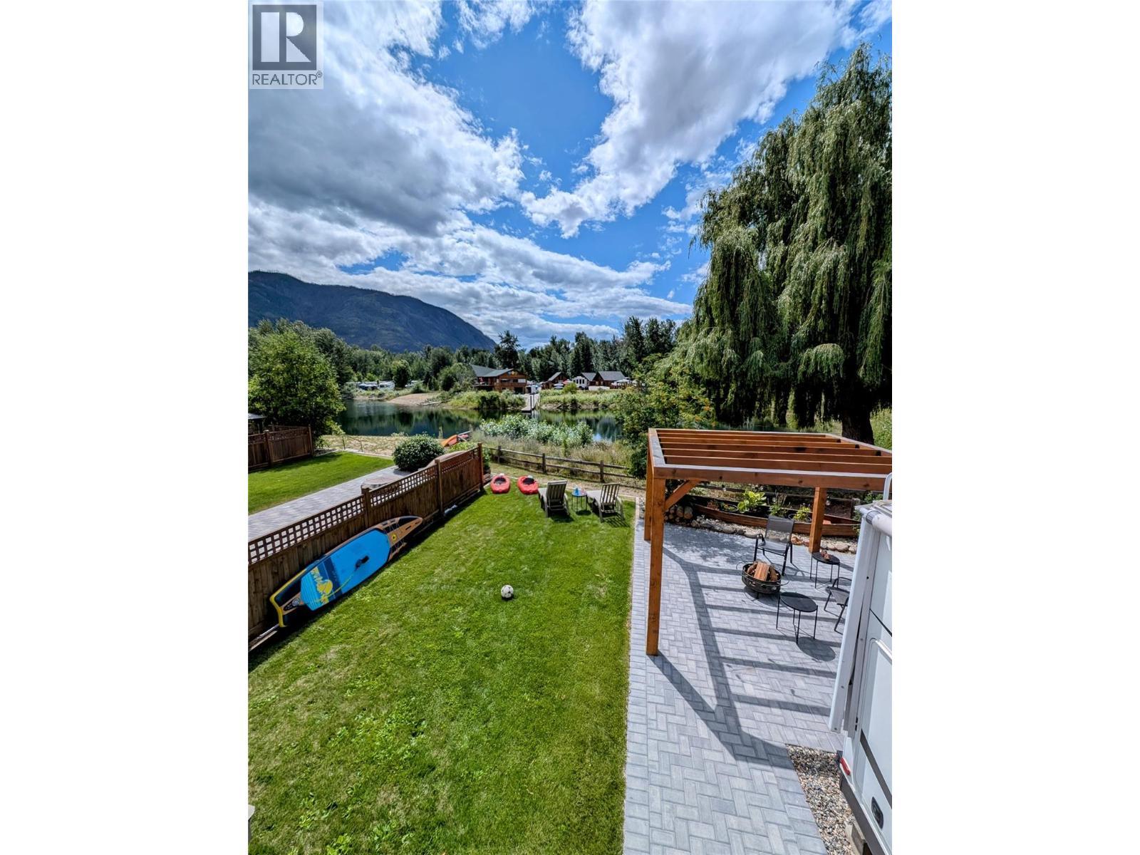 27 Cottonwood Drive, Lee Creek, BC