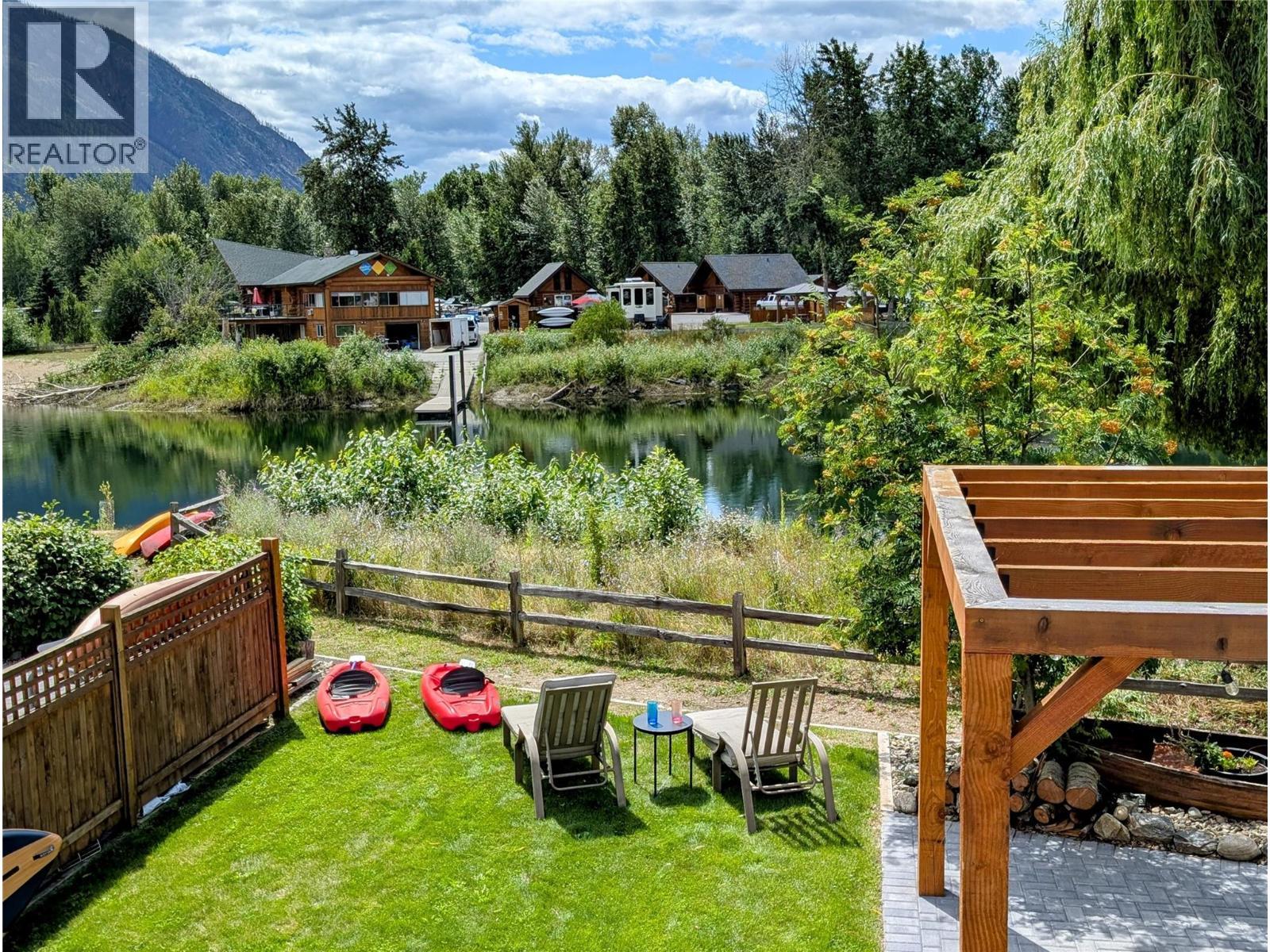 27 Cottonwood Drive, Lee Creek, BC