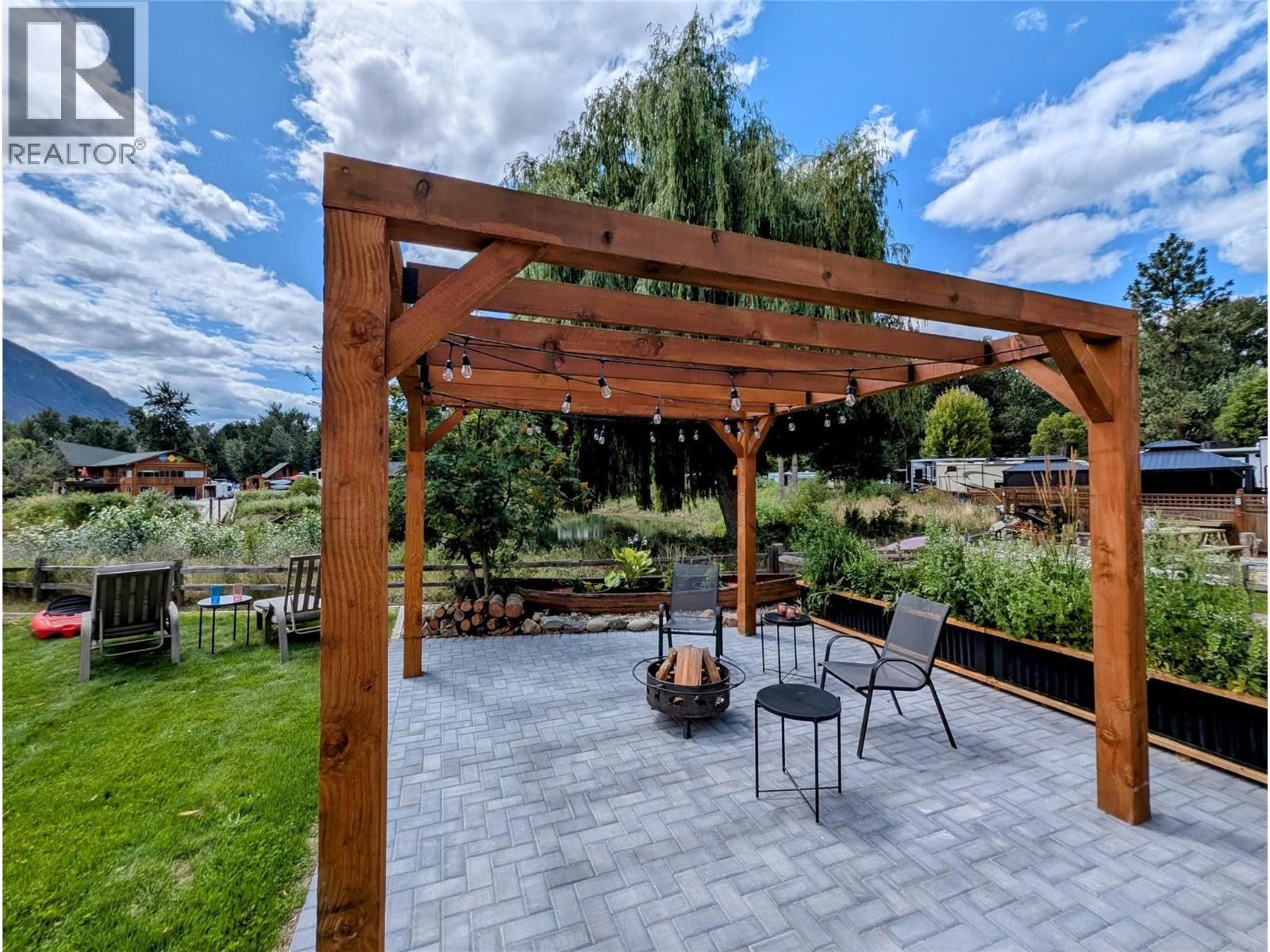 27 Cottonwood Drive, Lee Creek, BC