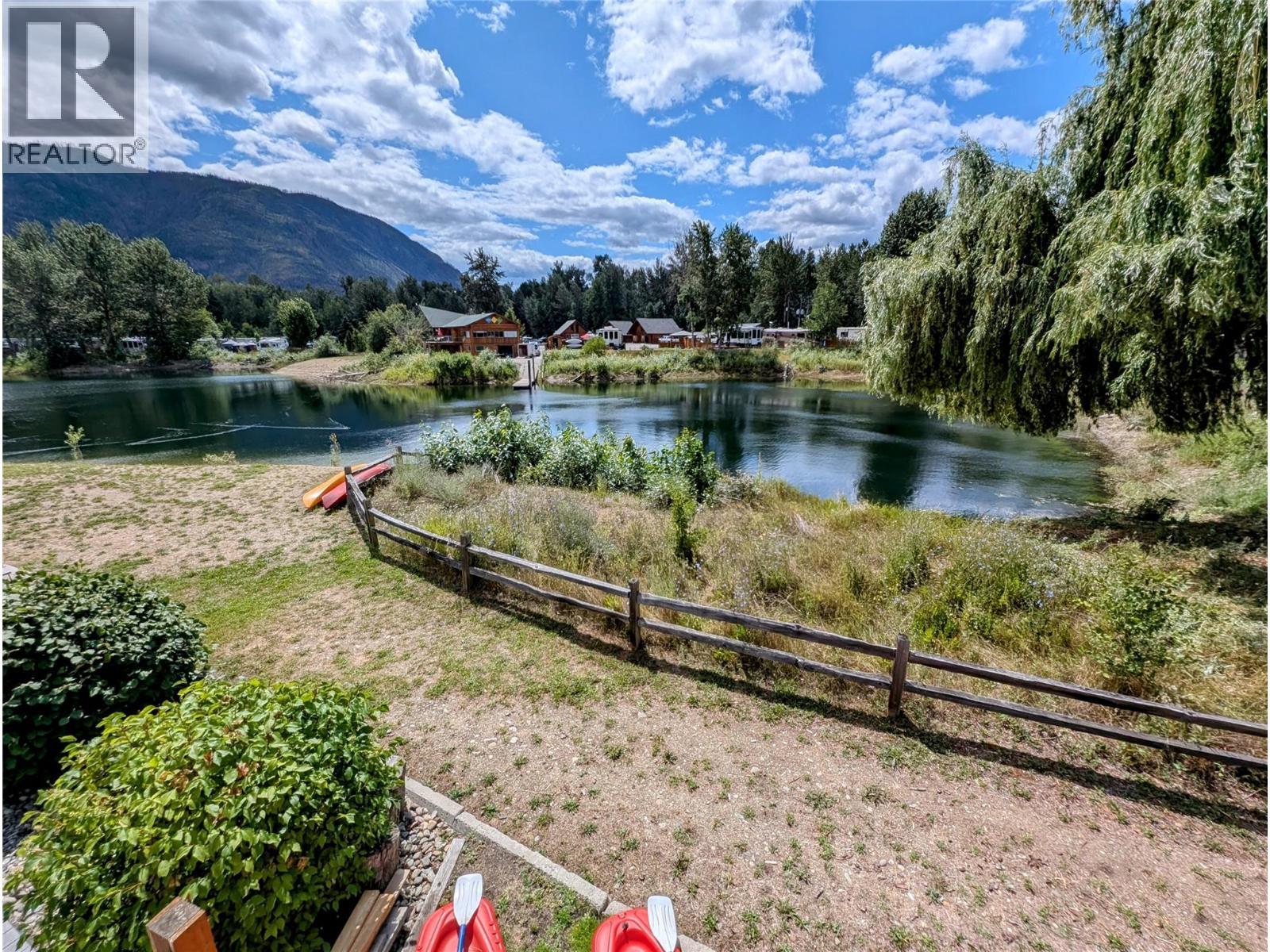 27 Cottonwood Drive, Lee Creek, BC