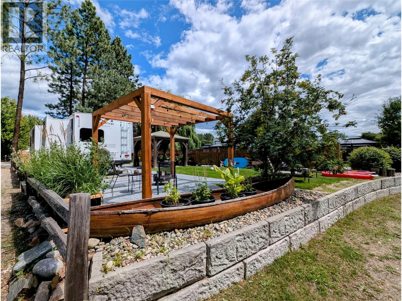 27 Cottonwood Drive, Lee Creek, BC