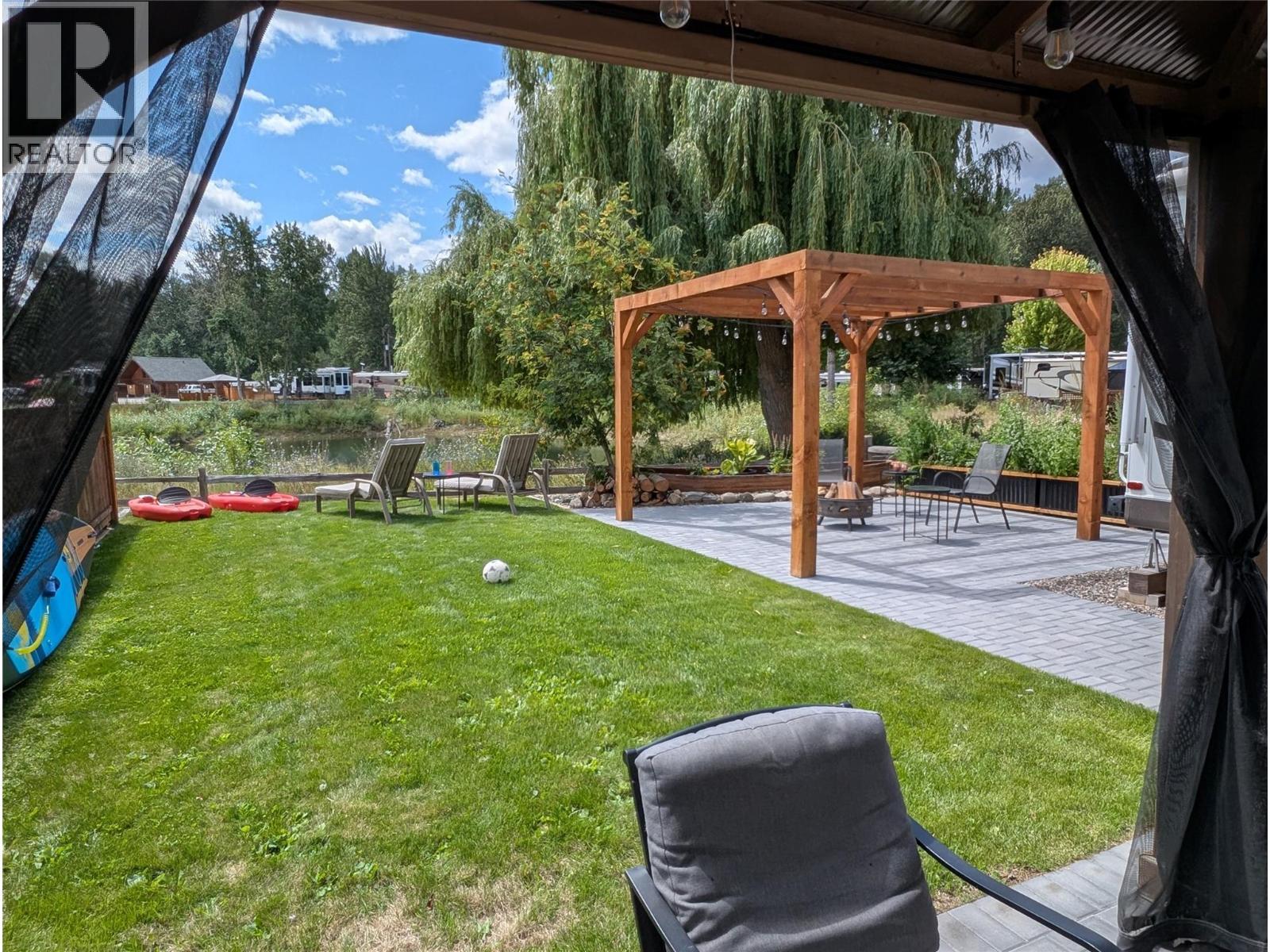 27 Cottonwood Drive, Lee Creek, BC