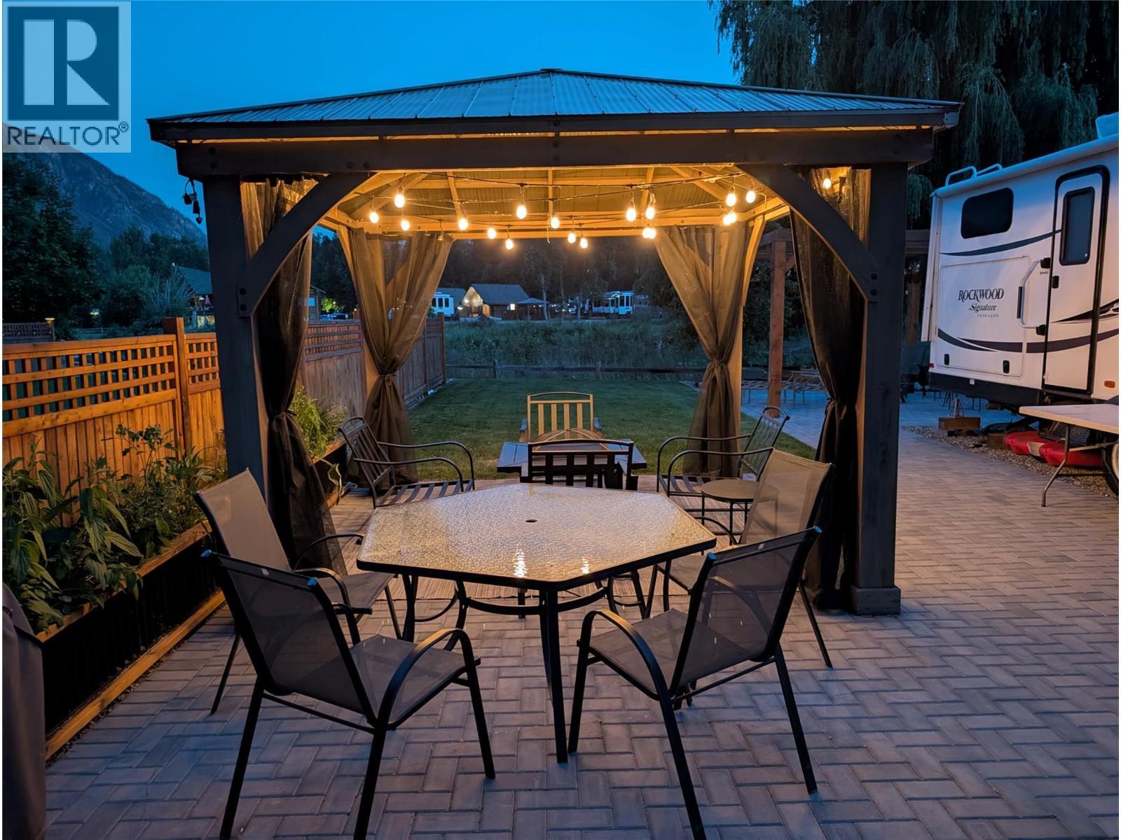 27 Cottonwood Drive, Lee Creek, BC