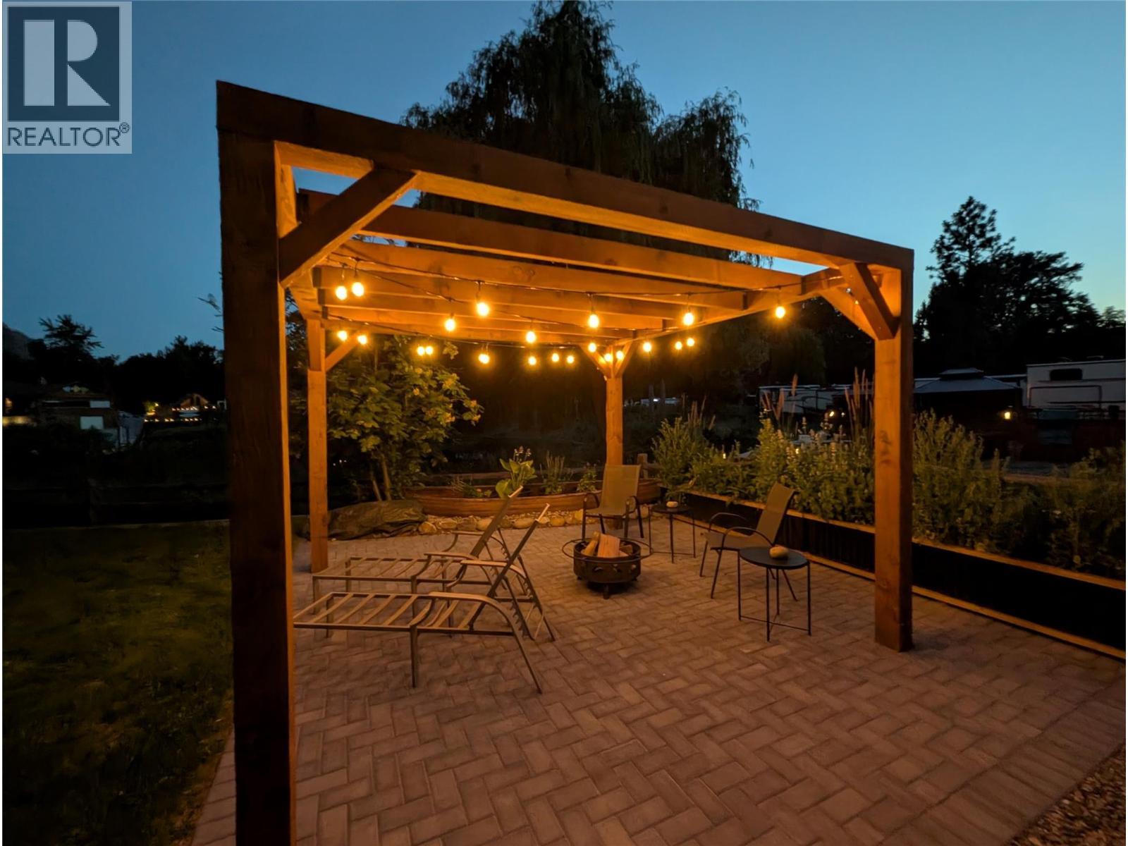 27 Cottonwood Drive, Lee Creek, BC