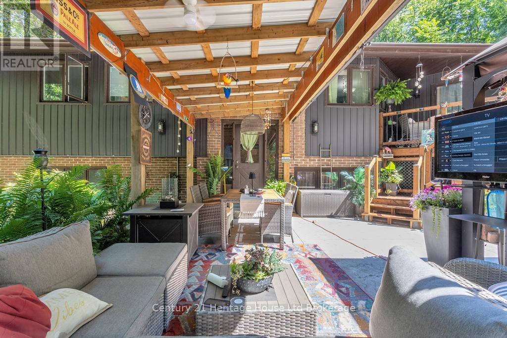 841 2Nd Concession Road, Norfolk, ON - With Deck Patio Veranda