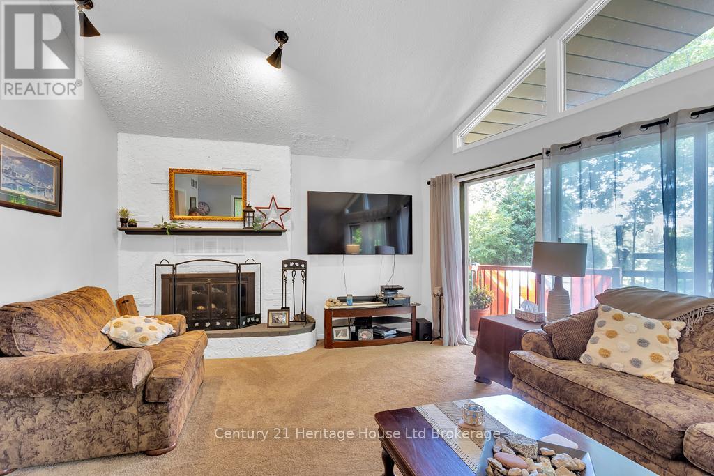 841 2Nd Concession Road, Norfolk, ON - Indoor Photo Showing Living Room With Fireplace