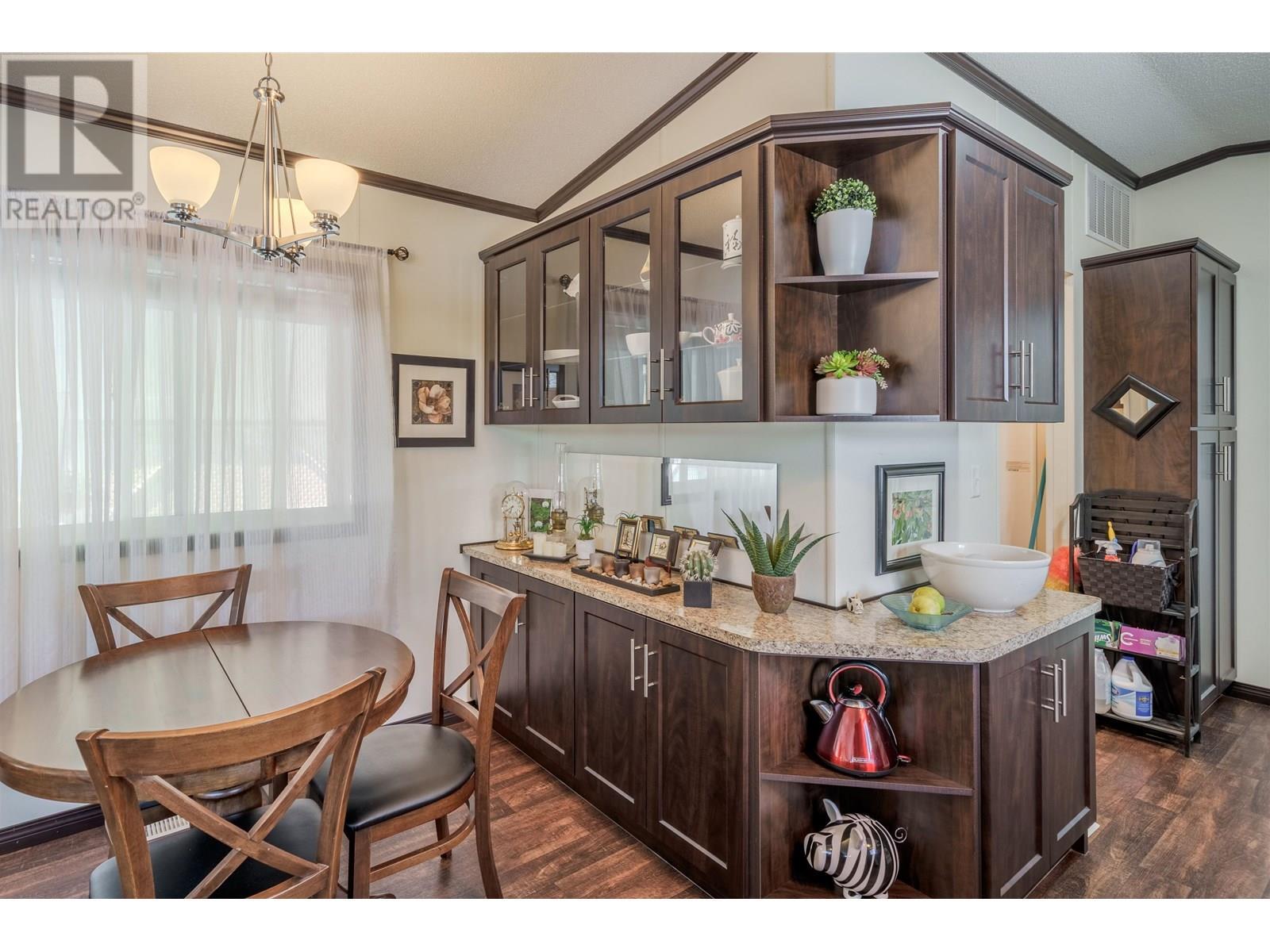50 208 8Th Street, 100 Mile House, BC - Indoor Photo Showing Dining Room