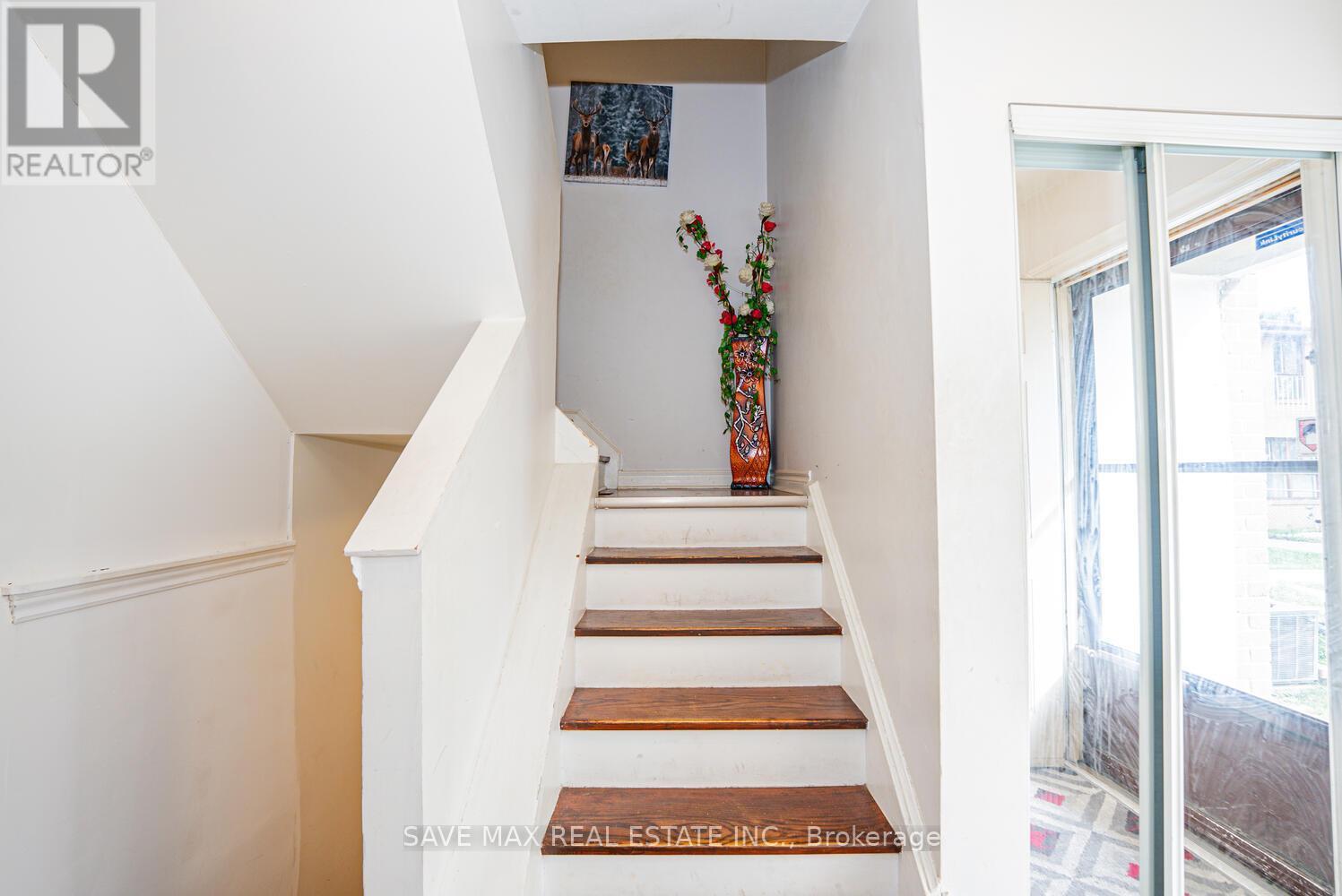 153 Fleetwood Crescent, Brampton, ON - Indoor Photo Showing Other Room