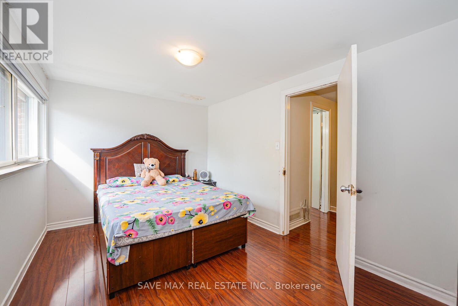 153 Fleetwood Crescent, Brampton, ON - Indoor Photo Showing Bedroom