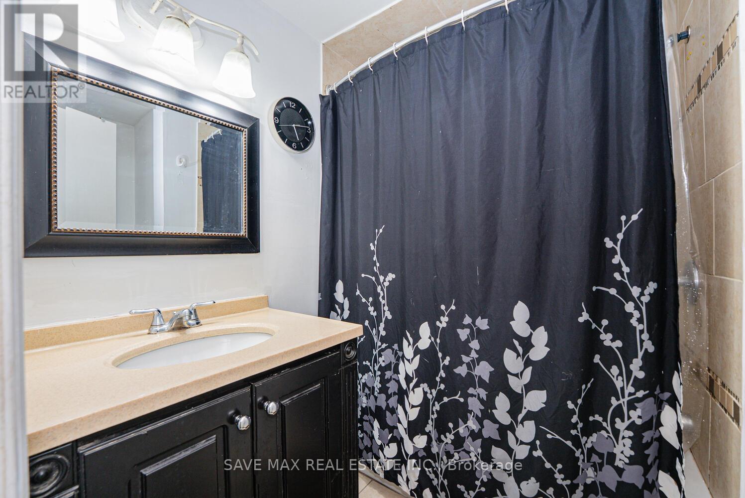 153 Fleetwood Crescent, Brampton, ON - Indoor Photo Showing Bathroom