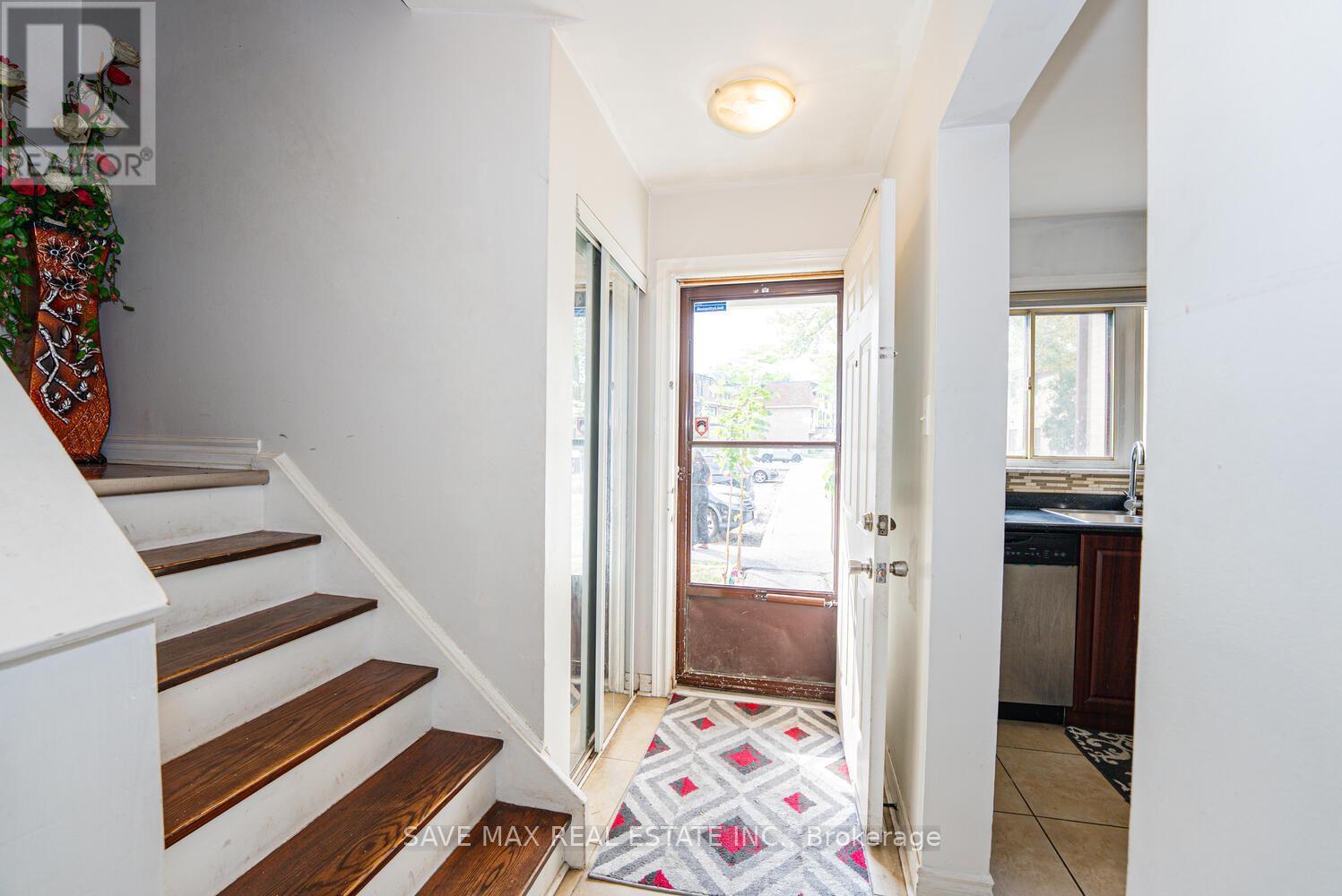 153 Fleetwood Crescent, Brampton, ON - Indoor Photo Showing Other Room