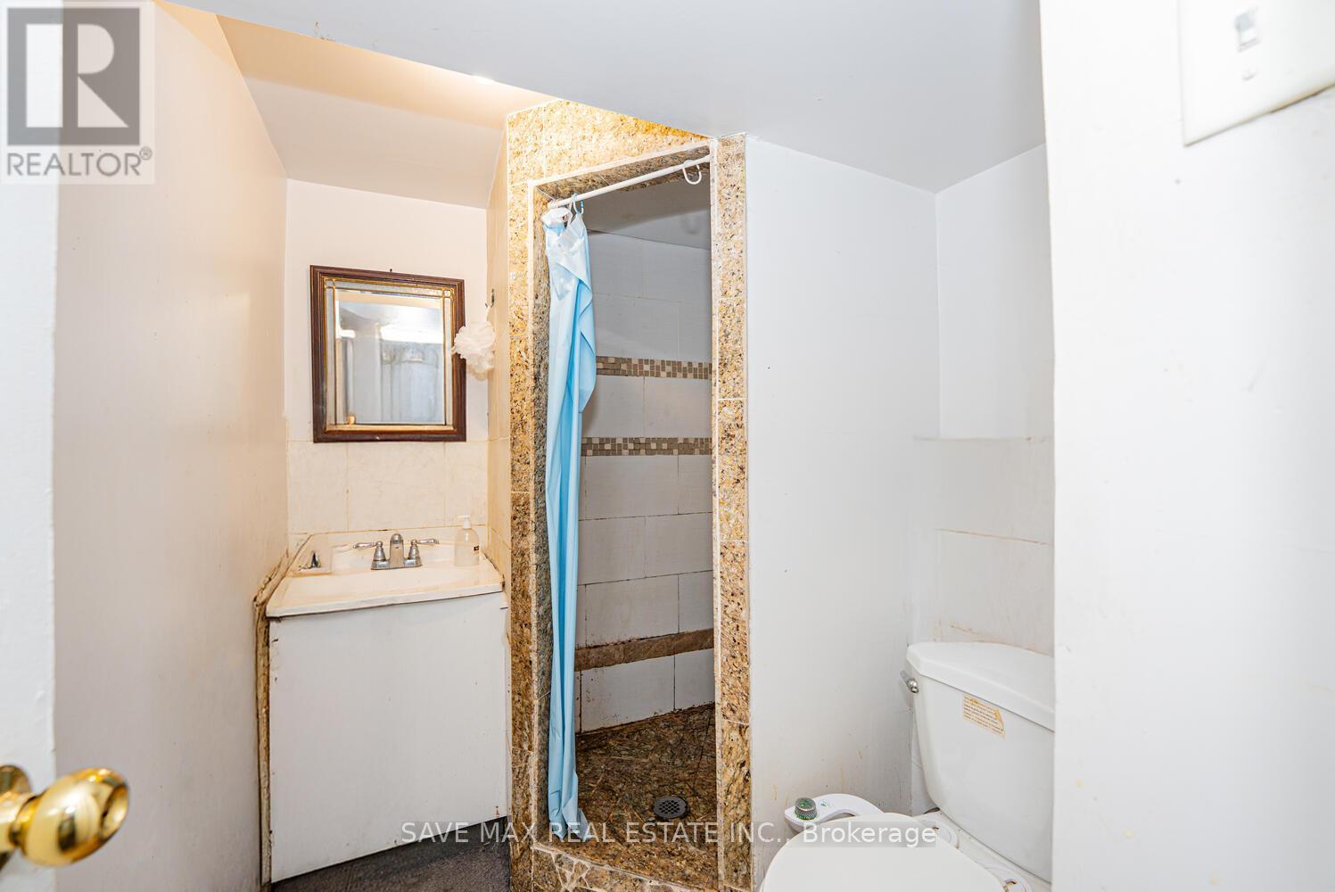 153 Fleetwood Crescent, Brampton, ON - Indoor Photo Showing Bathroom
