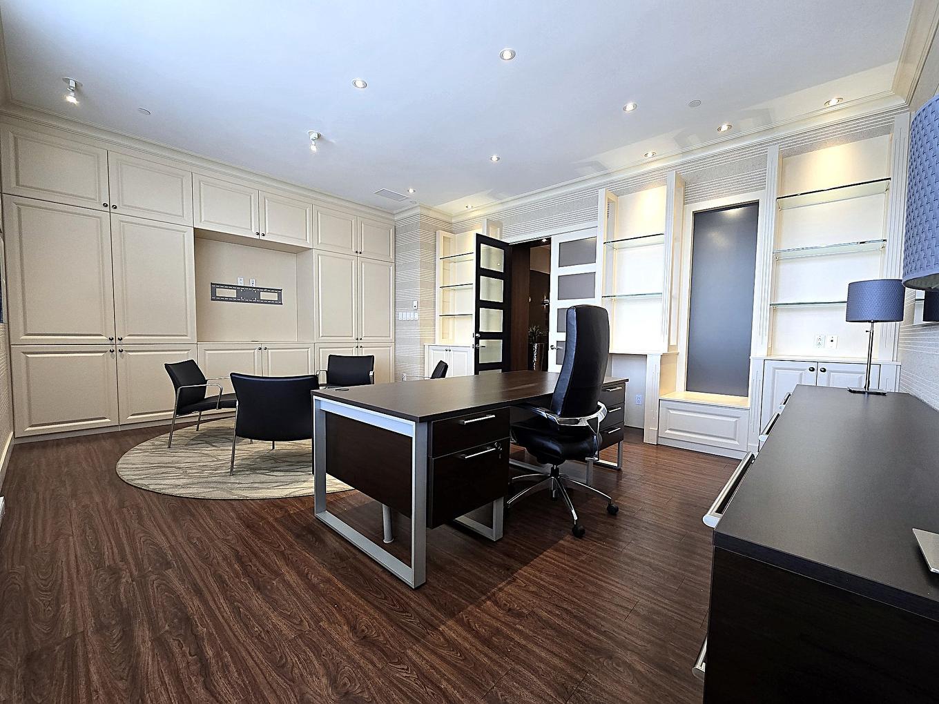 Secretaries' office - 4629 Rue Louis-B.-Mayer, Laval (Chomedey), QC
