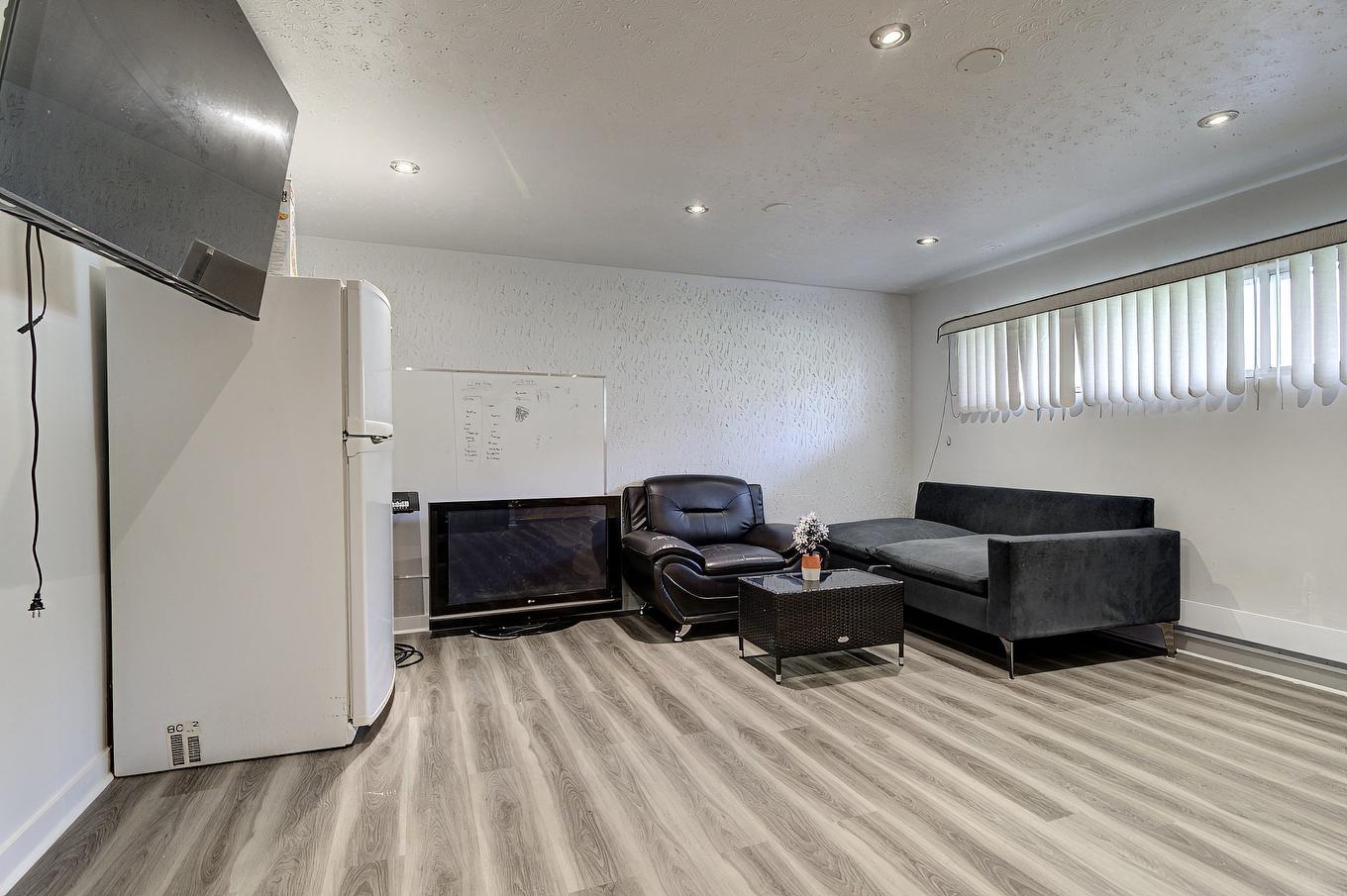 Salle familiale - 11479 Av. Olier, Montréal (Montréal-Nord), QC - Indoor