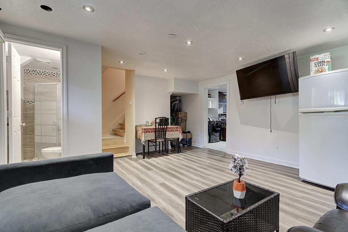 Salle familiale - 11479 Av. Olier, Montréal (Montréal-Nord), QC - Indoor