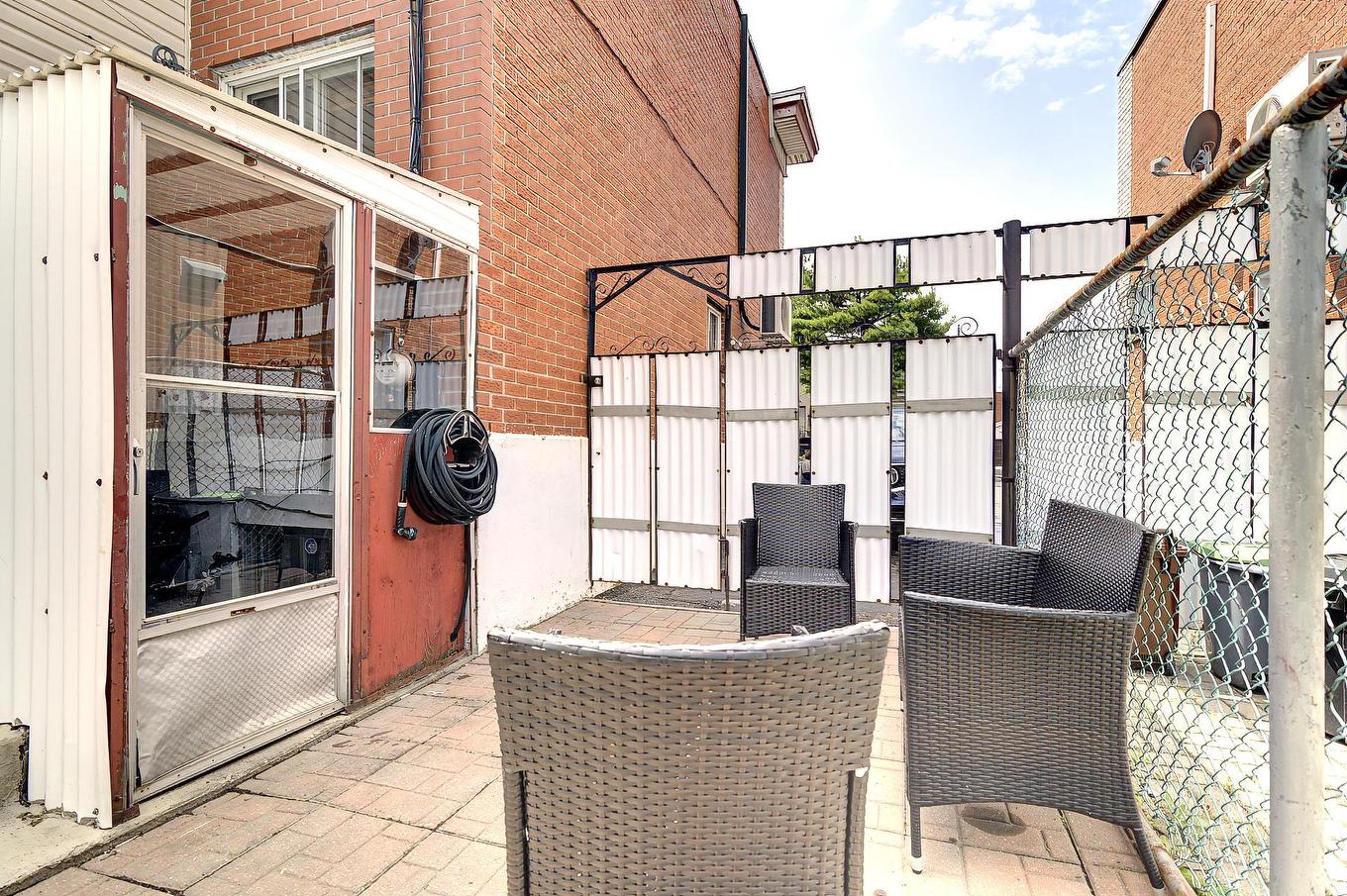 Cour - 11479 Av. Olier, Montréal (Montréal-Nord), QC - With Exterior