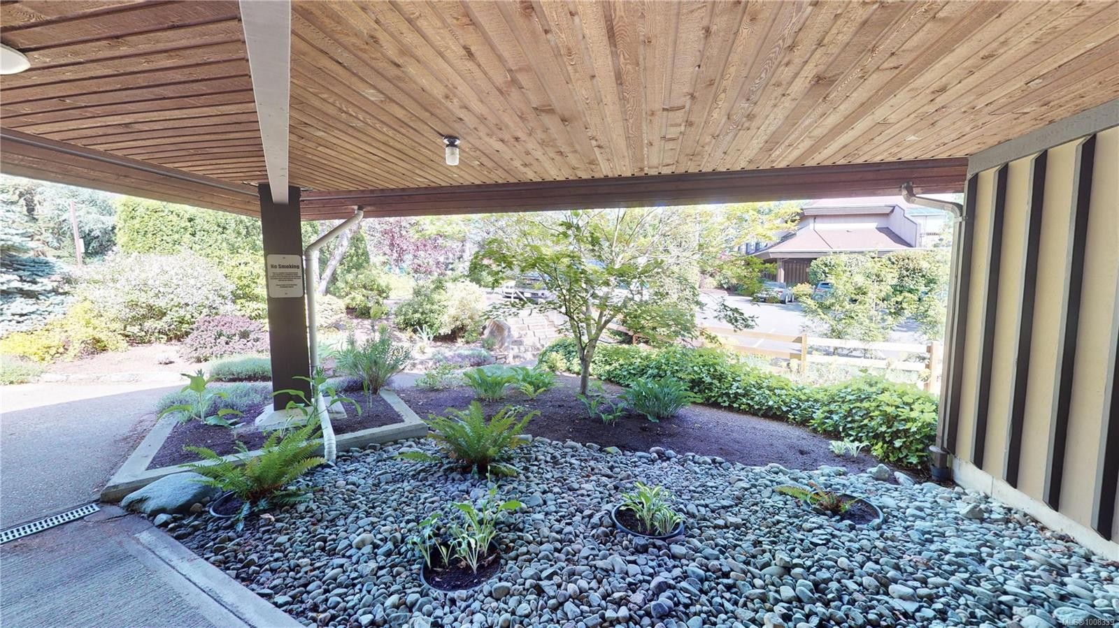 499D-4678 Elk Lake Dr, Saanich, BC - Outdoor