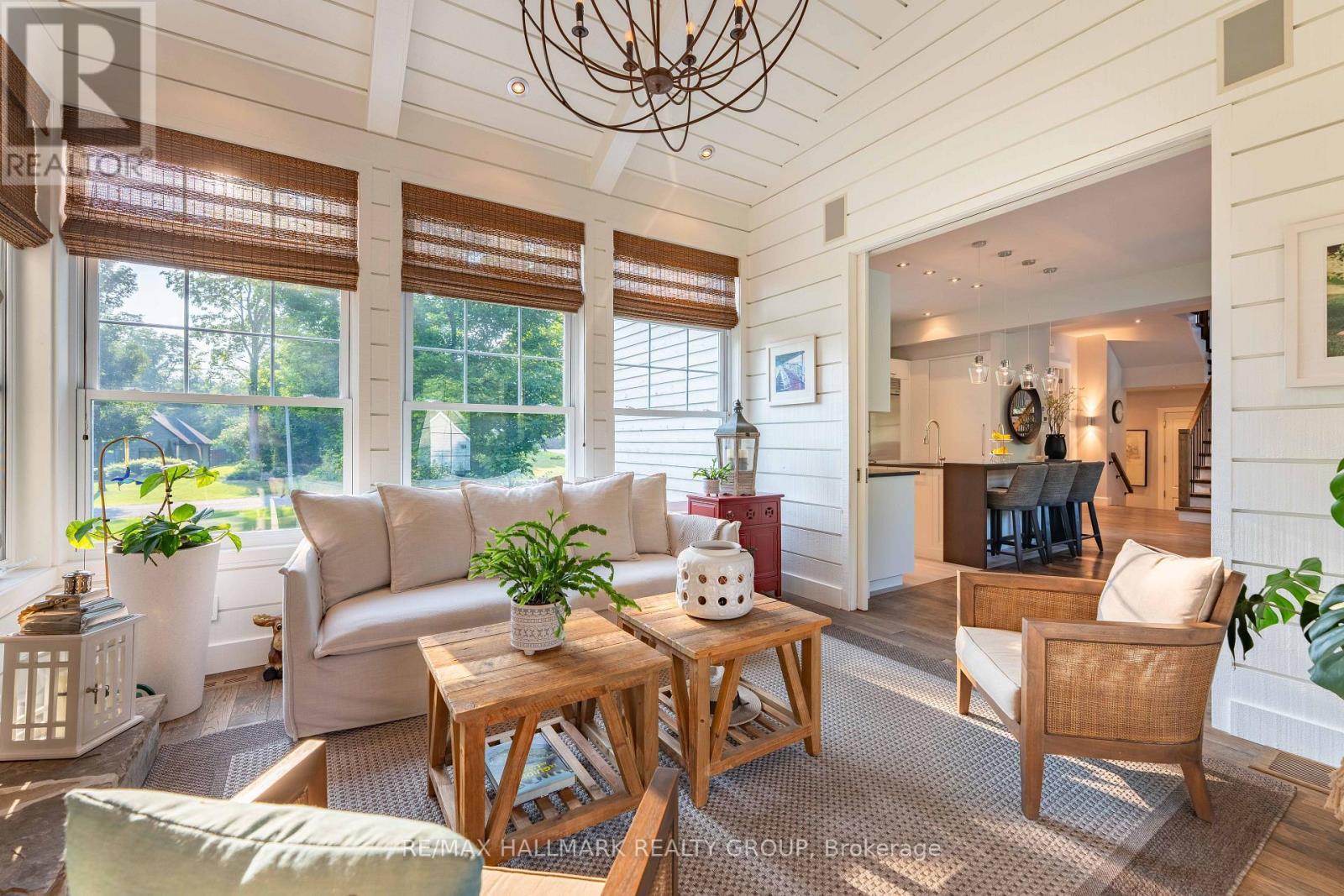 39 Jacquot Street, Champlain, ON - Indoor Photo Showing Living Room