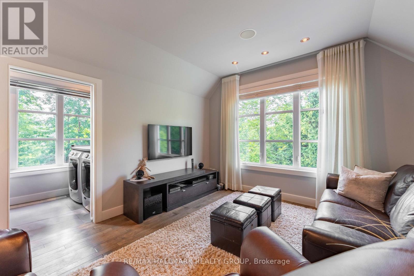39 Jacquot Street, Champlain, ON - Indoor Photo Showing Living Room
