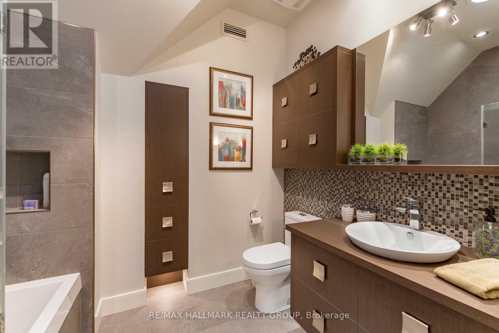 39 Jacquot Street, Champlain, ON - Indoor Photo Showing Bathroom