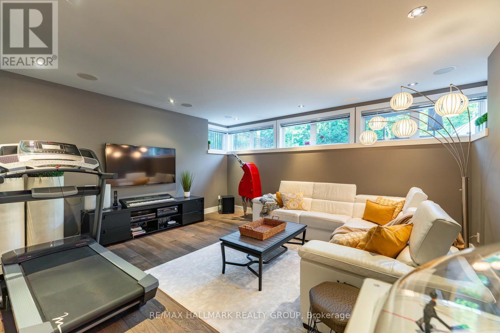 39 Jacquot Street, Champlain, ON - Indoor Photo Showing Living Room