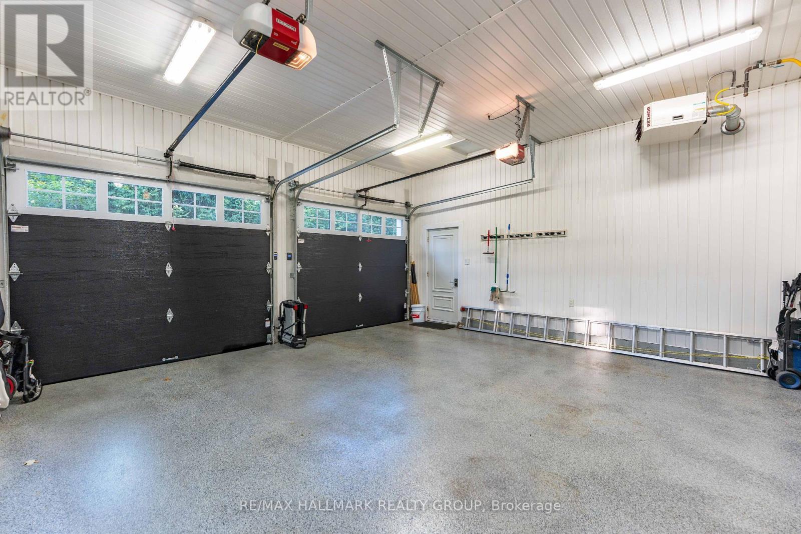 39 Jacquot Street, Champlain, ON - Indoor Photo Showing Garage