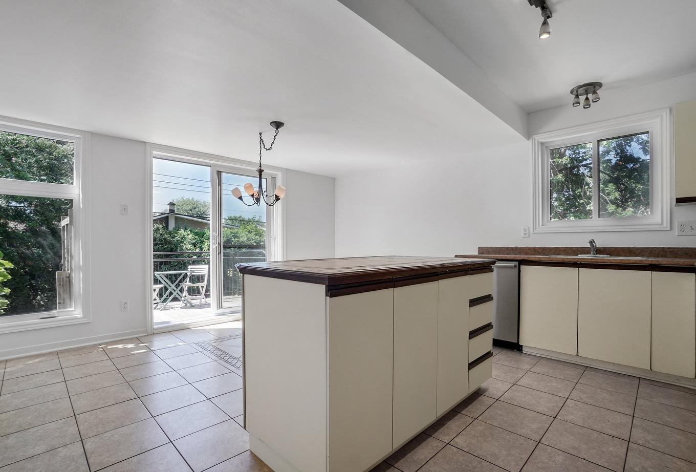 Cuisine - 212 Rue D'Orléans, Saint-Lambert, QC - Indoor Photo Showing Kitchen With Double Sink