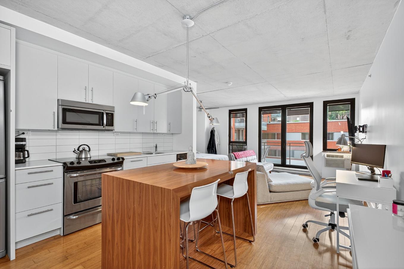 Kitchen - 428-950 Rue Notre-Dame O., Montréal (Le Sud-Ouest), QC - Indoor Photo Showing Kitchen With Upgraded Kitchen