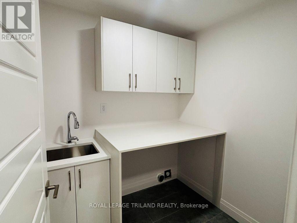 2 - 116 Fairview Avenue, St. Thomas, ON - Indoor Photo Showing Laundry Room