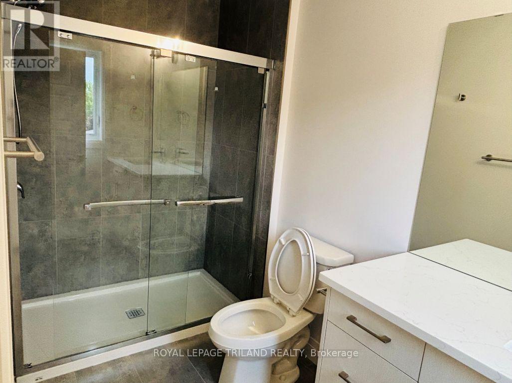 2 - 116 Fairview Avenue, St. Thomas, ON - Indoor Photo Showing Bathroom