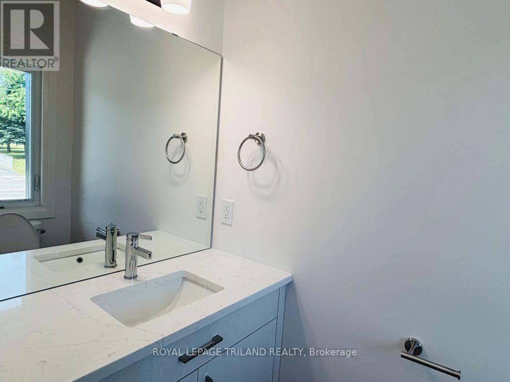 2 - 116 Fairview Avenue, St. Thomas, ON - Indoor Photo Showing Bathroom