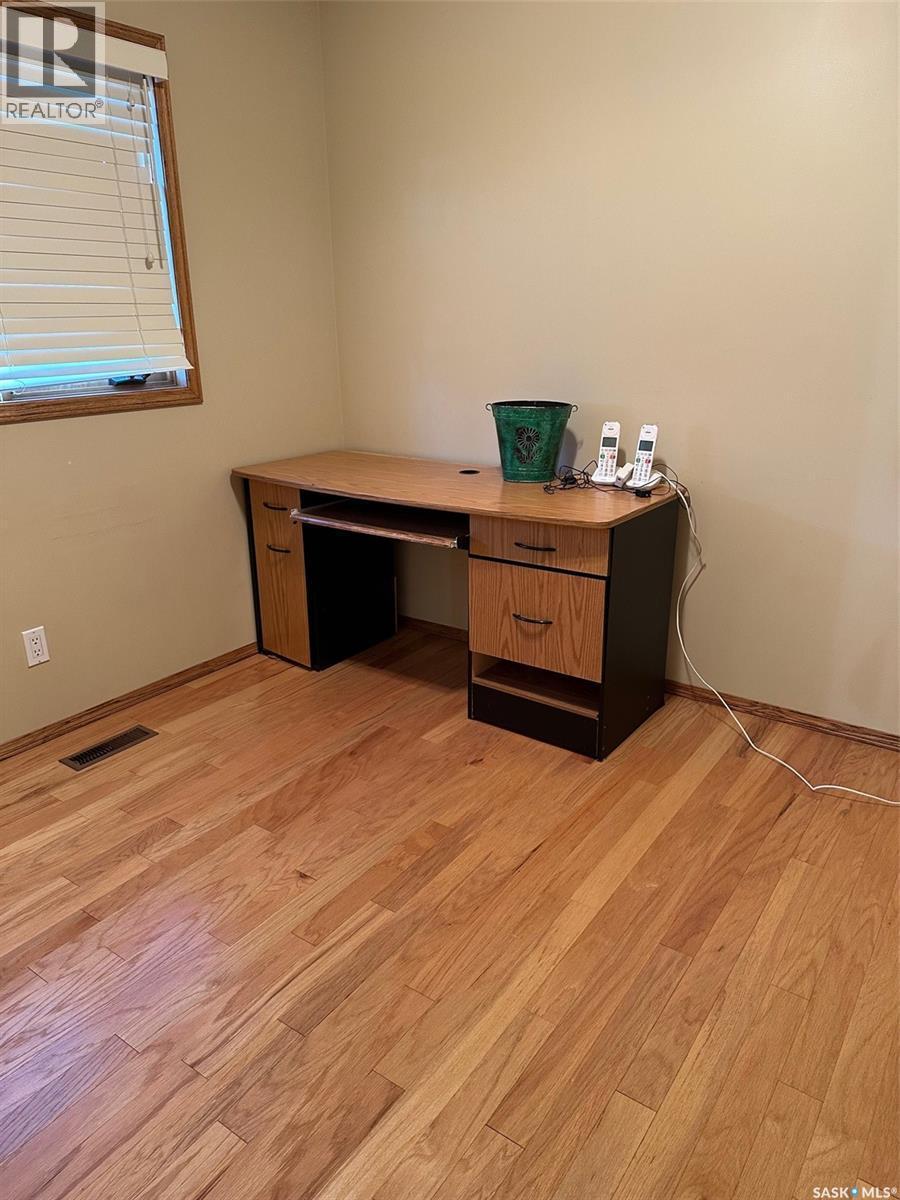 101 1214 3Rd Street, Estevan, SK - Indoor