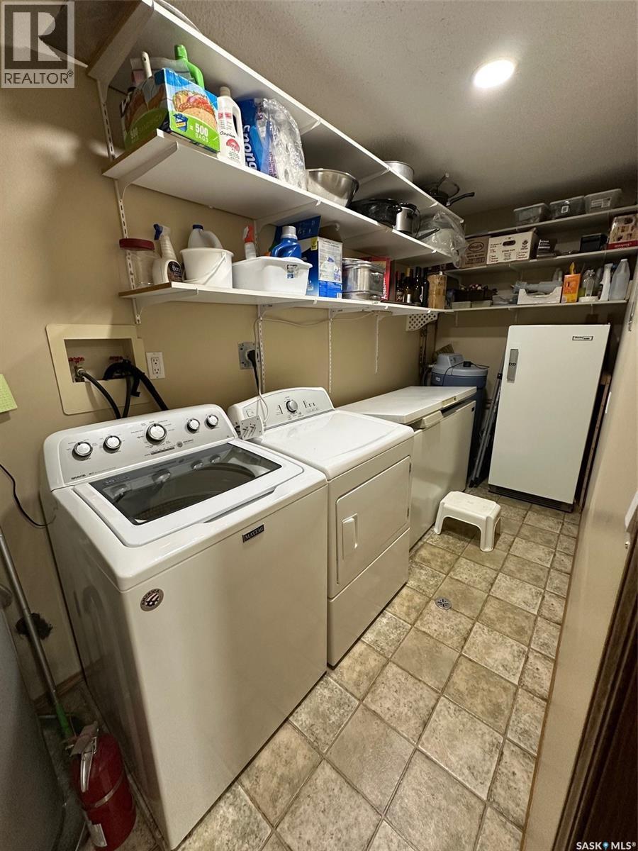 101 1214 3Rd Street, Estevan, SK - Indoor Photo Showing Laundry Room