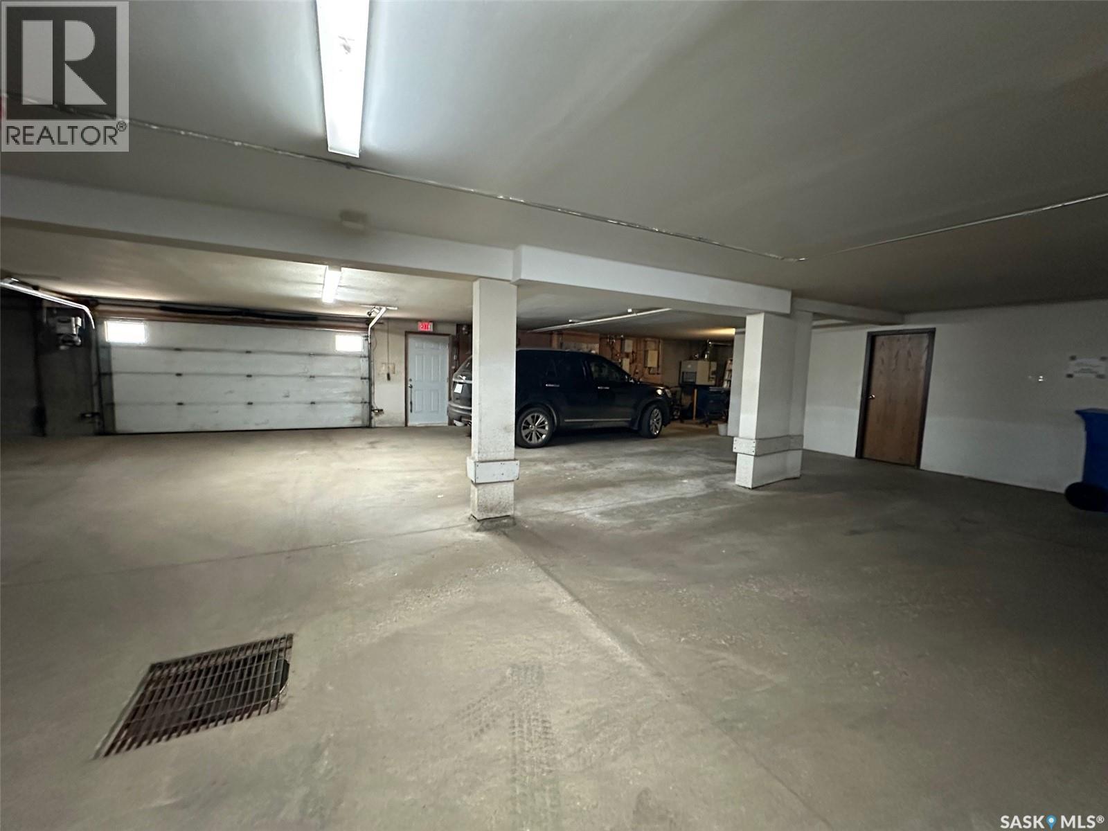 101 1214 3Rd Street, Estevan, SK - Indoor Photo Showing Garage