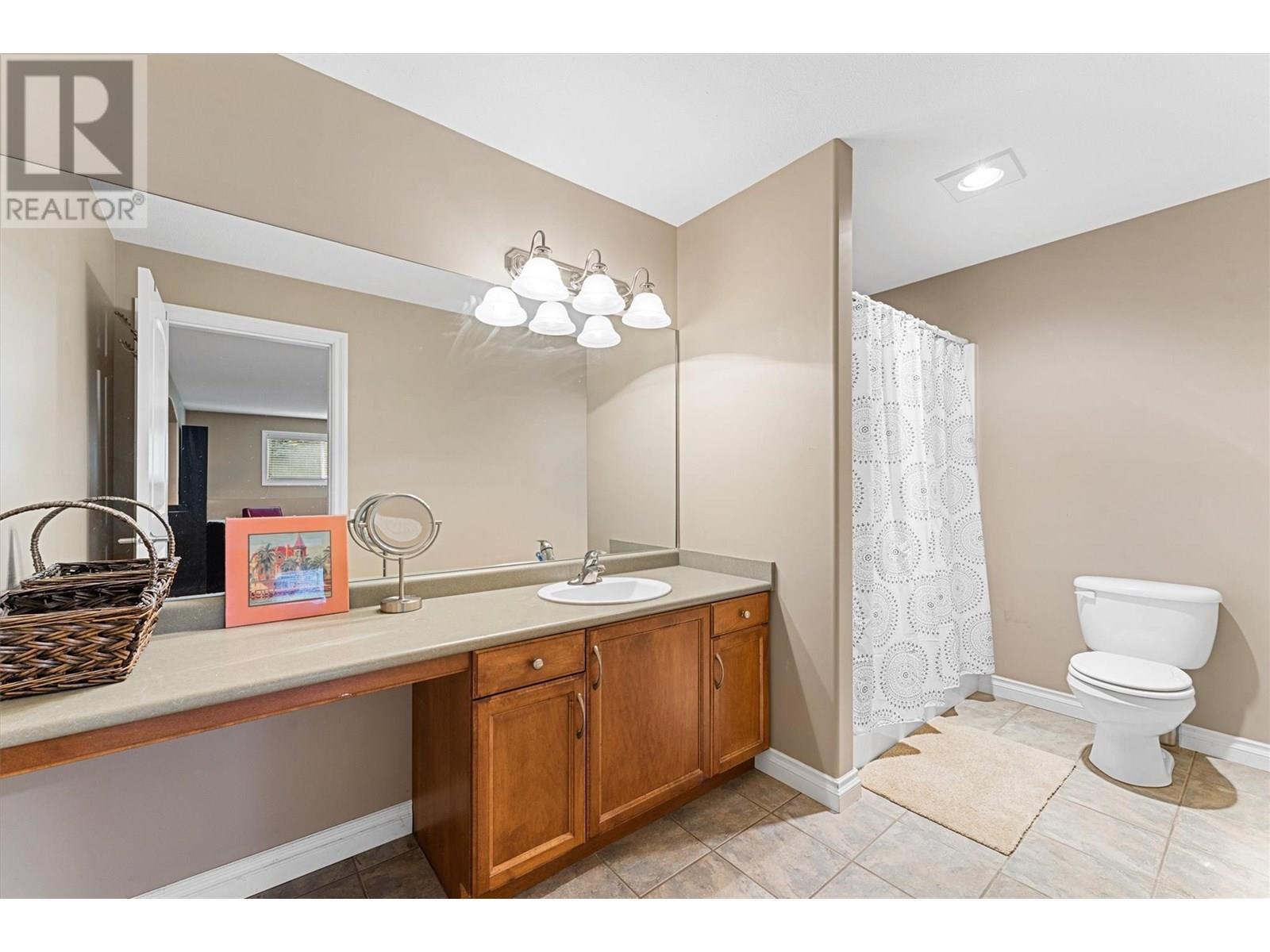 3079 Thacker Drive, West Kelowna, BC - Indoor Photo Showing Bathroom