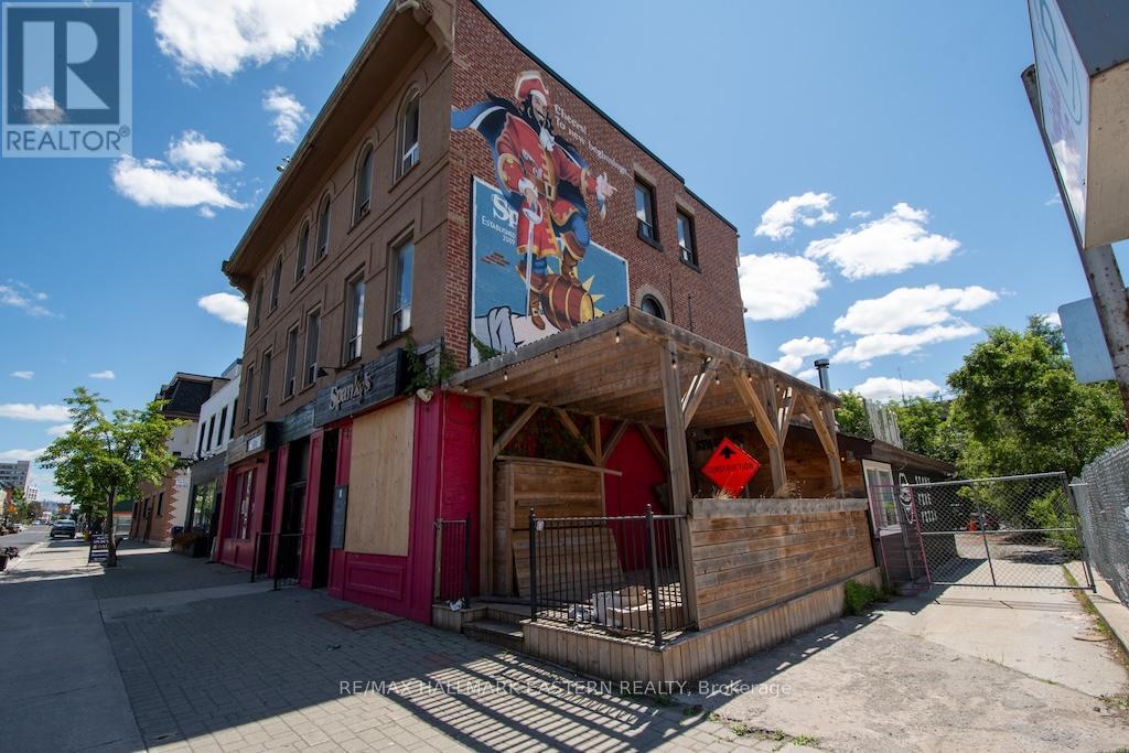 Side View - 197 Hunter Street W, Peterborough (Town Ward 3), ON