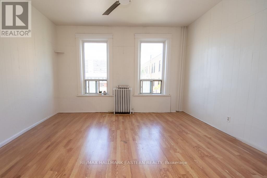 APARTMENT #1 - Livingroom - 197 Hunter Street W, Peterborough (Town Ward 3), ON