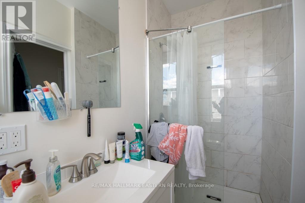 Bathroom - 197 Hunter Street W, Peterborough (Town Ward 3), ON