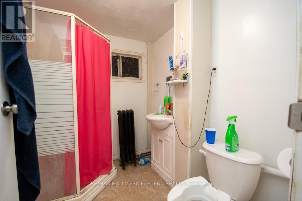 Bathroom - 197 Hunter Street W, Peterborough (Town Ward 3), ON