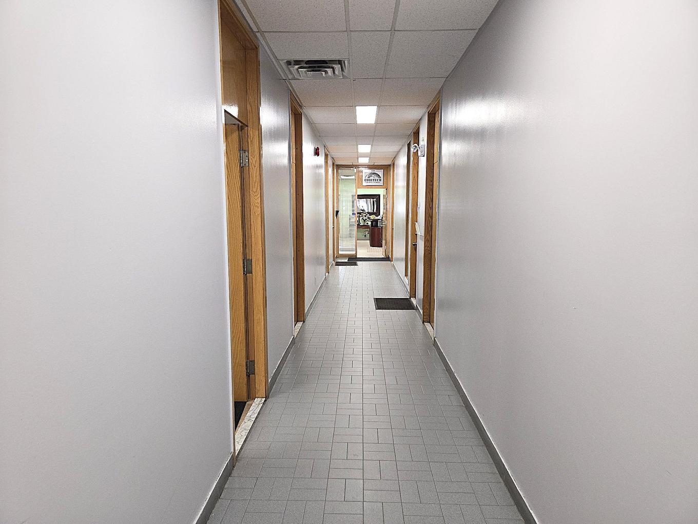 Hall - 204-2292 Boul. Industriel, Laval (Chomedey), QC - Indoor Photo Showing Other Room