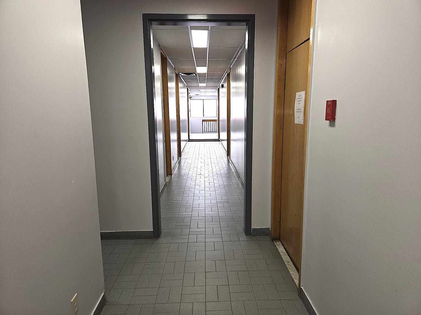 Hall - 204-2292 Boul. Industriel, Laval (Chomedey), QC - Indoor Photo Showing Other Room