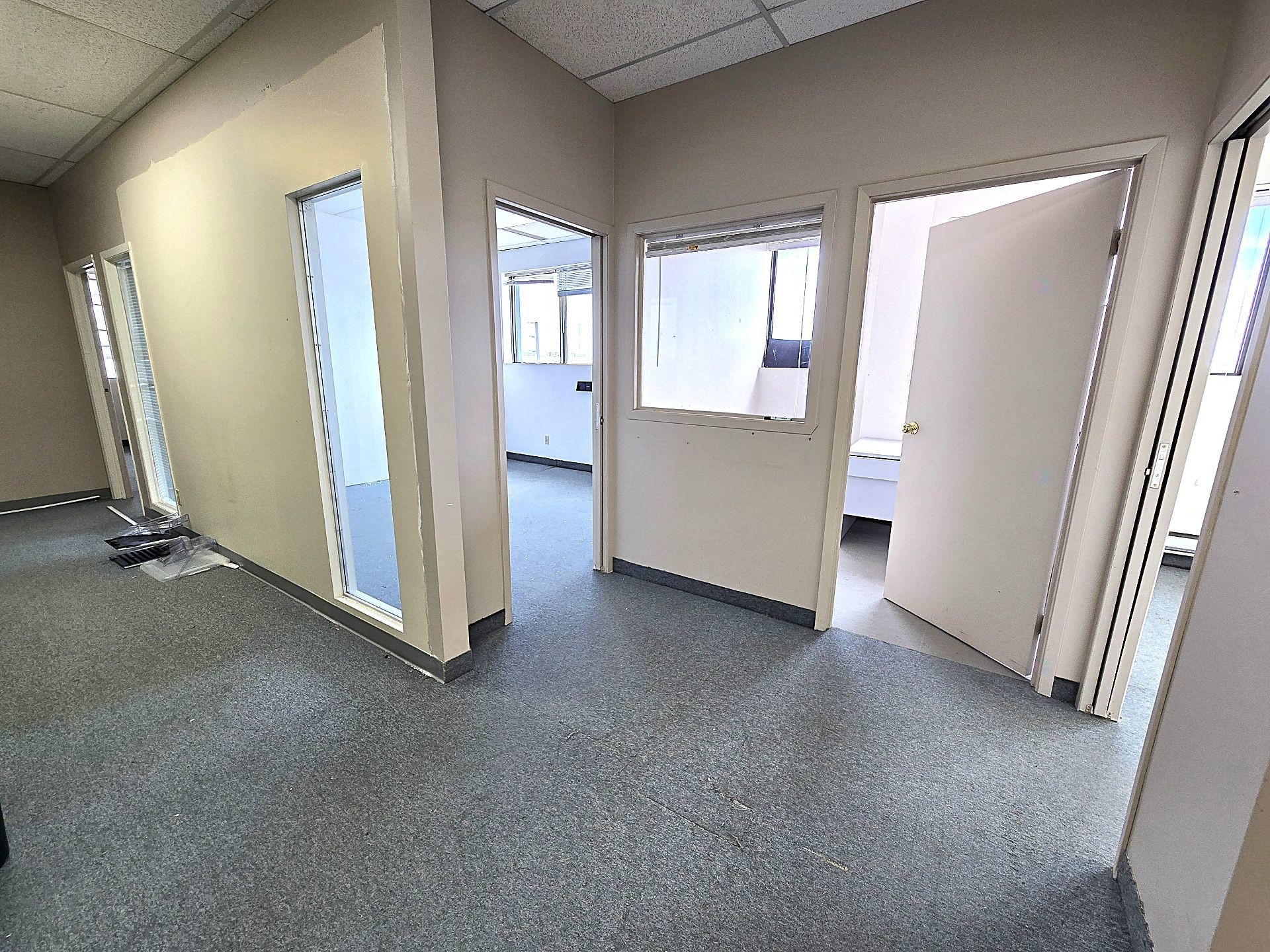 Bureau - 204-2292 Boul. Industriel, Laval (Chomedey), QC - Indoor Photo Showing Other Room