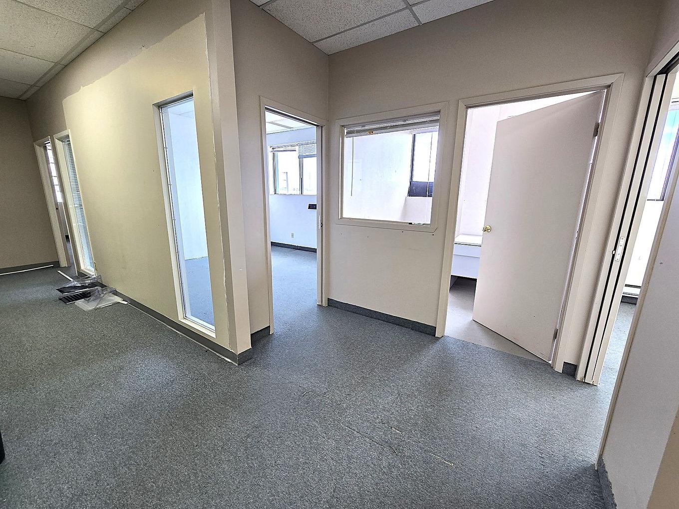 Office - 204-2292 Boul. Industriel, Laval (Chomedey), QC - Indoor Photo Showing Other Room