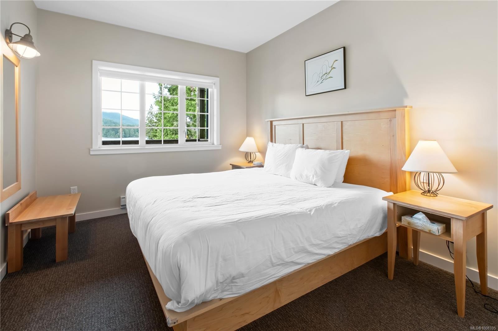 402-1971 Harbour Dr, Ucluelet, BC - Indoor Photo Showing Bedroom