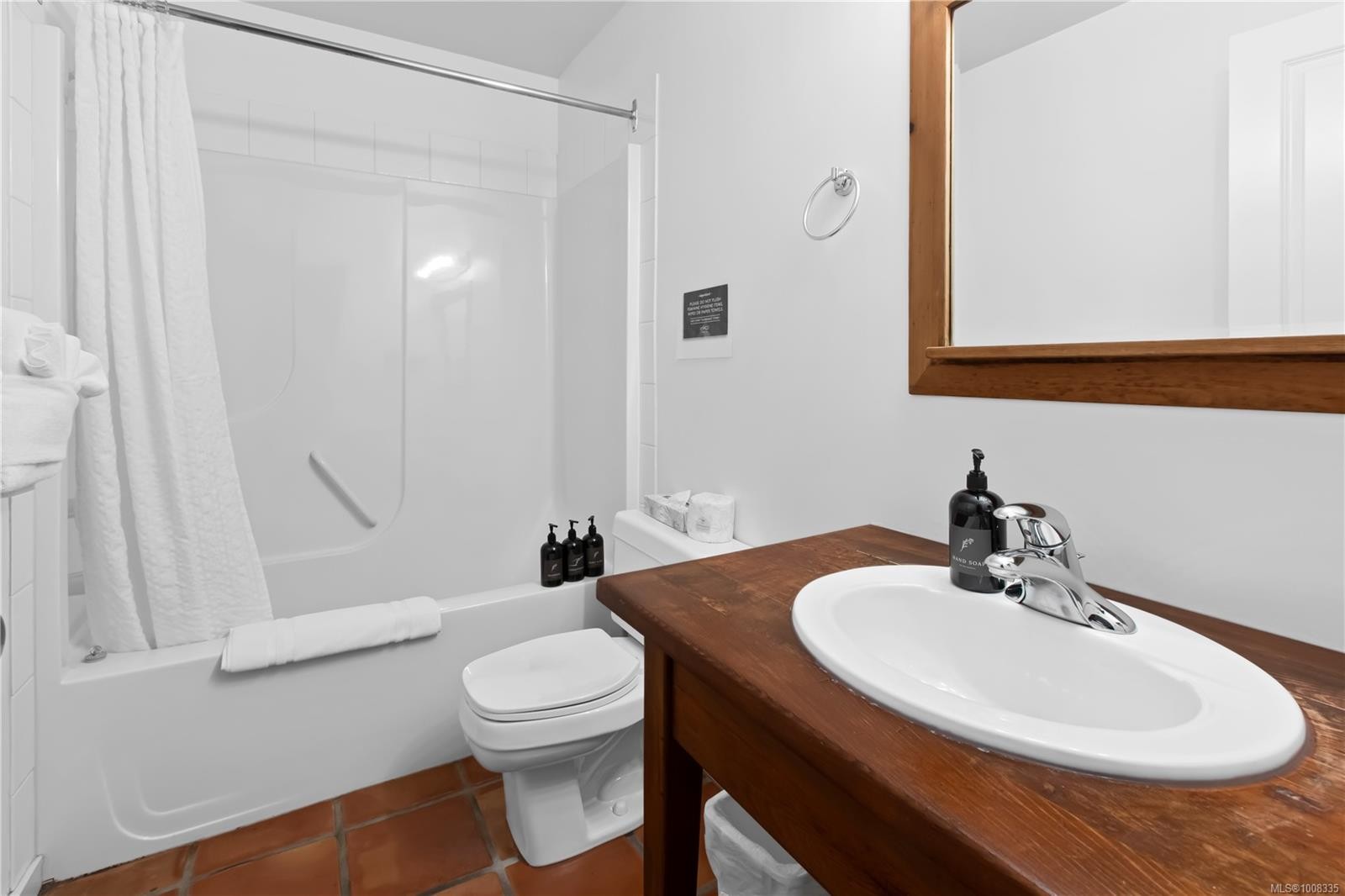 402-1971 Harbour Dr, Ucluelet, BC - Indoor Photo Showing Bathroom