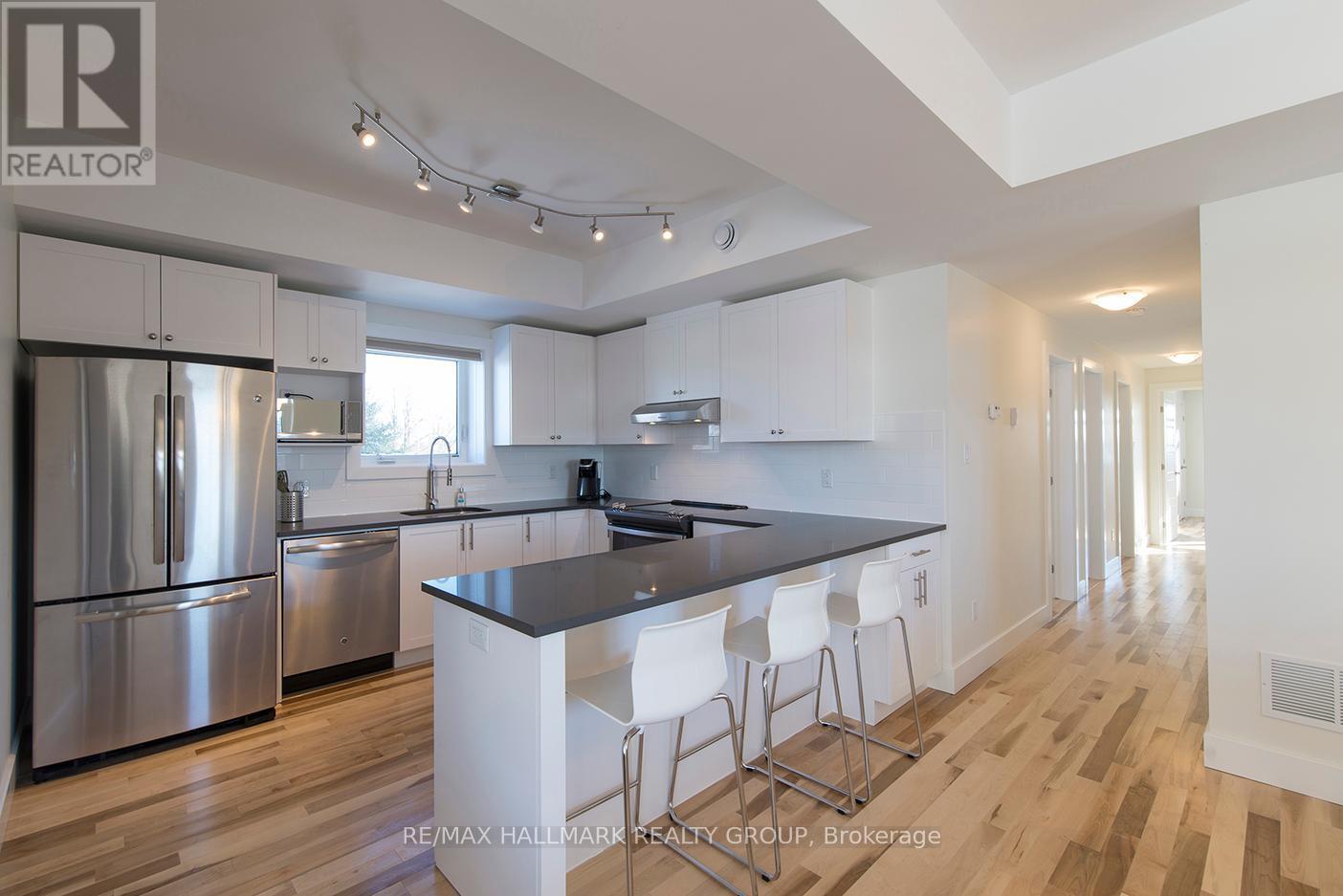 550 Guy Street, Ottawa, ON - Indoor Photo Showing Kitchen With Upgraded Kitchen