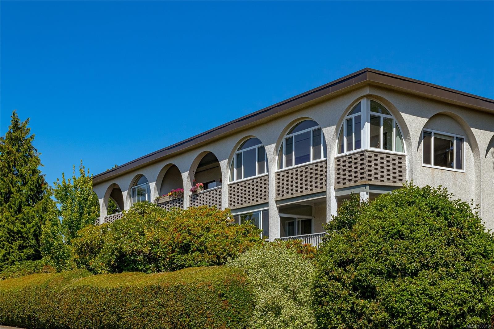 212-2040 White Birch Rd, Sidney, BC - Outdoor