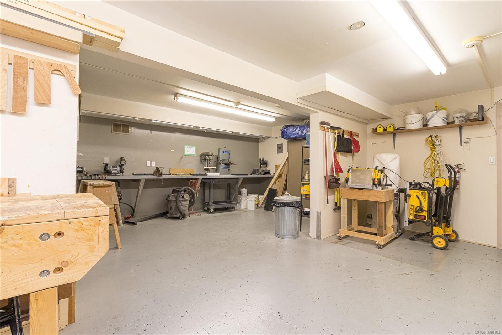 212-2040 White Birch Rd, Sidney, BC - Indoor Photo Showing Garage